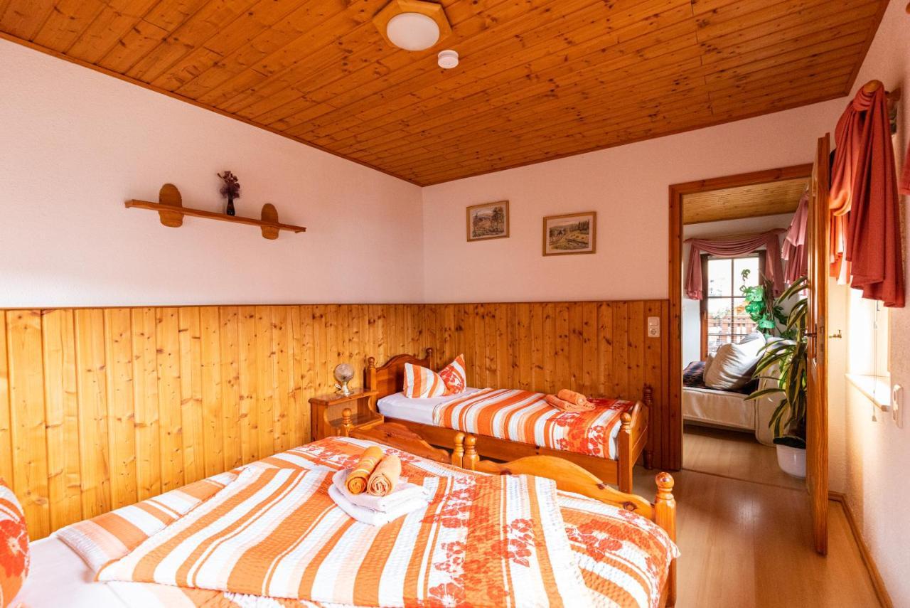Pension Und Gaststaette Zur Knappenschaenke Thermalbad Wiesenbad ภายนอก รูปภาพ