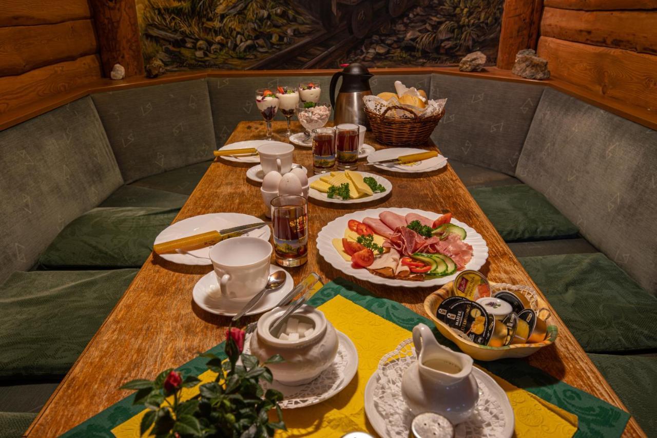 Pension Und Gaststaette Zur Knappenschaenke Thermalbad Wiesenbad ภายนอก รูปภาพ
