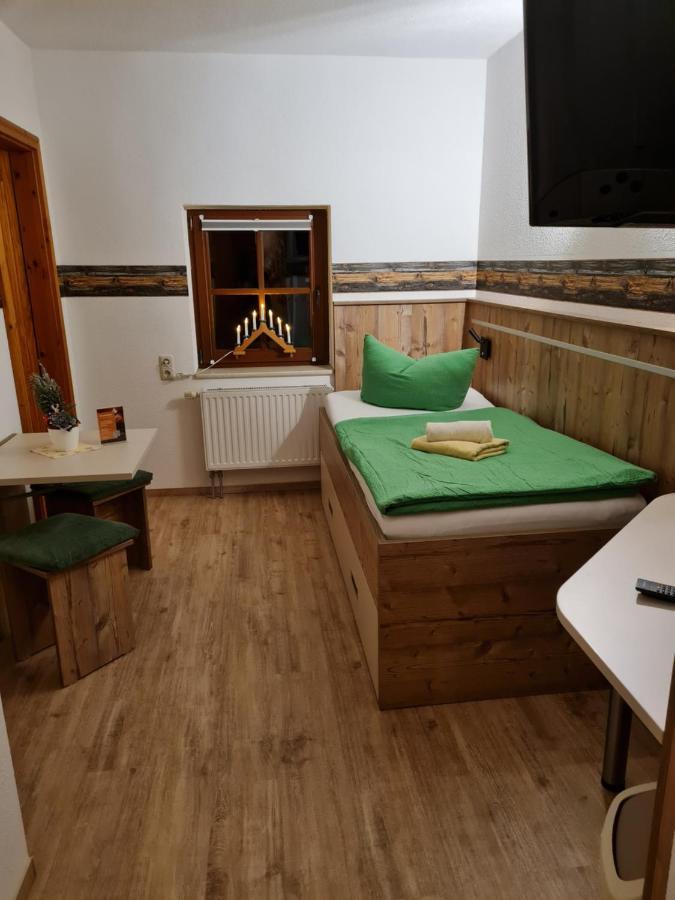 Pension Und Gaststaette Zur Knappenschaenke Thermalbad Wiesenbad ภายนอก รูปภาพ