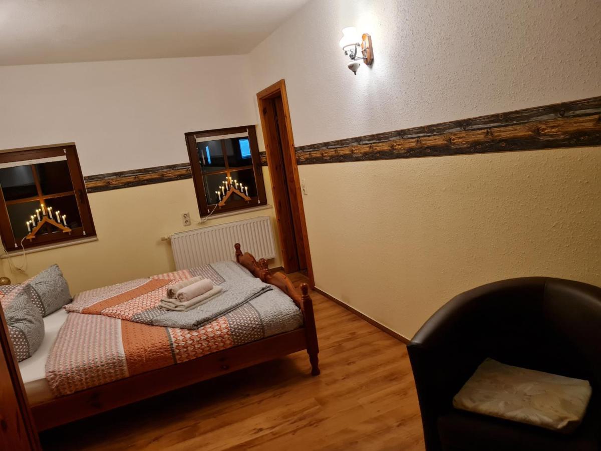 Pension Und Gaststaette Zur Knappenschaenke Thermalbad Wiesenbad ภายนอก รูปภาพ